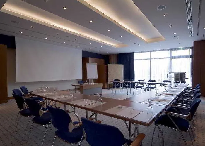 Dorint Main Taunus Zentrum Frankfurt Hotel 4*